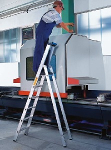 Stufen-Stehleiter 2,95 m Arbeitshöhe mieten leihen