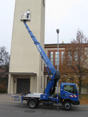 LKW-Arbeitsbühnen mieten - Baumaschinen mieten und Baugeräte mieten beim  5-Sterne-Mietverbund